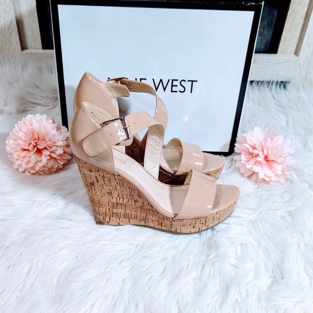 🍾 Nine West Tan patent leather Cork Wedges Ladies 8.5